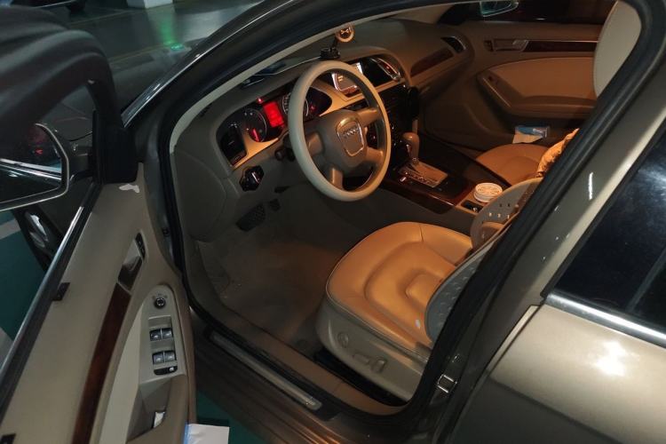 Used Audi A4L 2011 2.0 TFSI Comfort Model Driver Seat