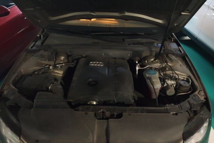 Used Audi A4L 2011 2.0 TFSI Comfort Model Engine Bay
