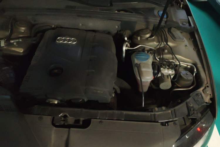 Used Audi A4L 2011 2.0 TFSI Comfort Model Engine Bay Left