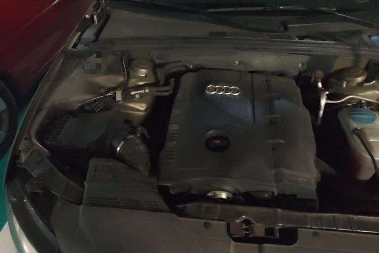 Used Audi A4L 2011 2.0 TFSI Comfort Model Engine Bay Right