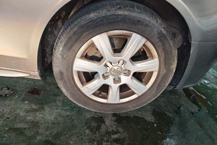 Used Audi A4L 2011 2.0 TFSI Standard Model Right Front Wheel Hub