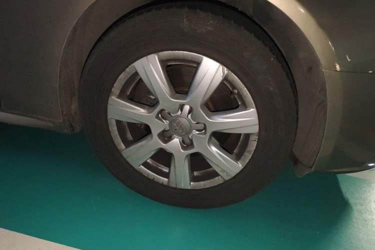 Used Audi A4L 2011 2.0 TFSI Comfort Model Right Front Wheel Hub