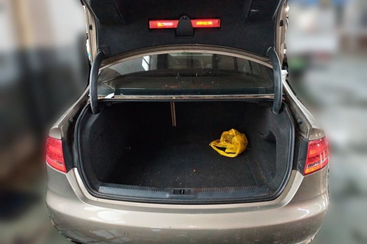 Used Audi A4L 2011 2.0 TFSI Standard Model Trunk