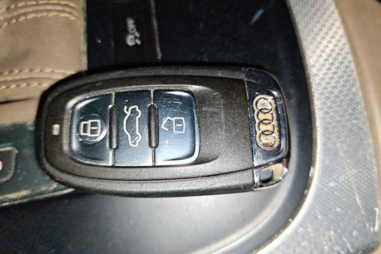Used Audi A4L 2011 2.0 TFSI Standard Model Vehicle Key