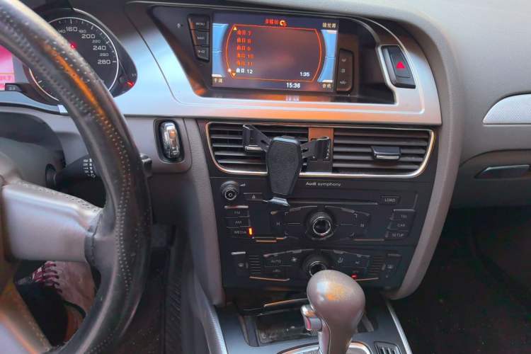 Used Audi A4L 2011 2.0 TFSI Standard Model Audio And AC Panel