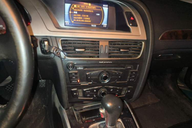 Used Audi A4L 2011 2.0 TFSI Comfort Model Audio And AC Panel