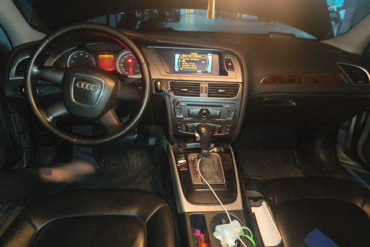 Used Audi A4L 2011 2.0 TFSI Comfort Model Center Console