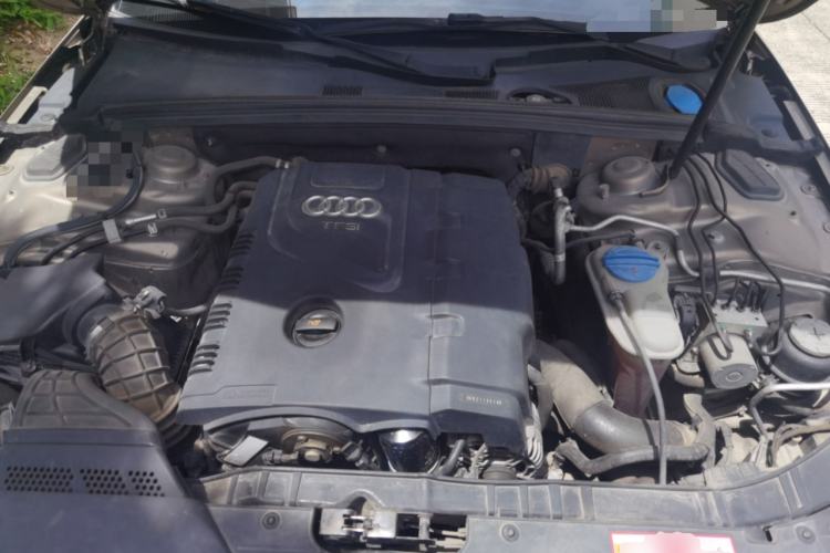Used Audi A4L 2011 2.0 TFSI Comfort Model Engine Bay