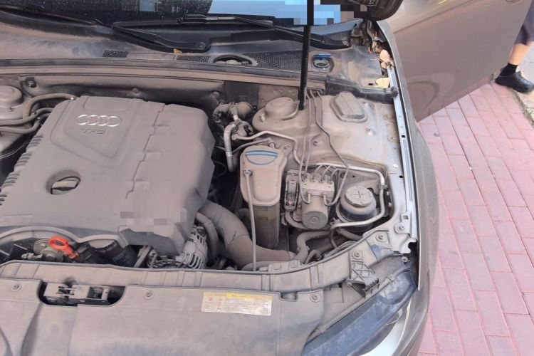 Used Audi A4L 2011 2.0 TFSI Standard Model Engine Bay Left