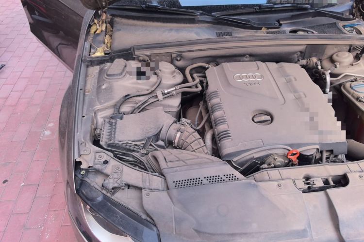 Used Audi A4L 2011 2.0 TFSI Standard Model Engine Bay Right