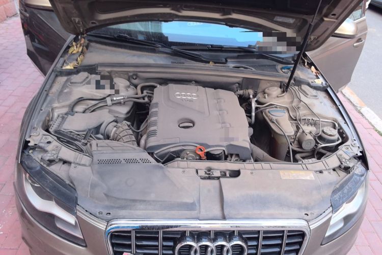 Used Audi A4L 2011 2.0 TFSI Standard Model Engine Bay