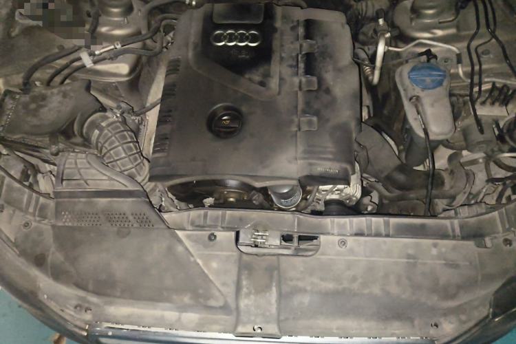Used Audi A4L 2011 2.0 TFSI Comfort Model Engine Bay
