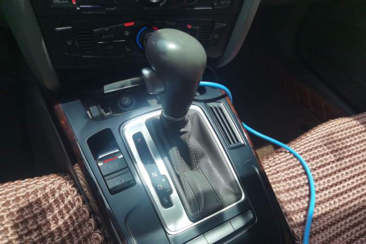Used Audi A4L 2011 2.0 TFSI Comfort Model Gear Lever