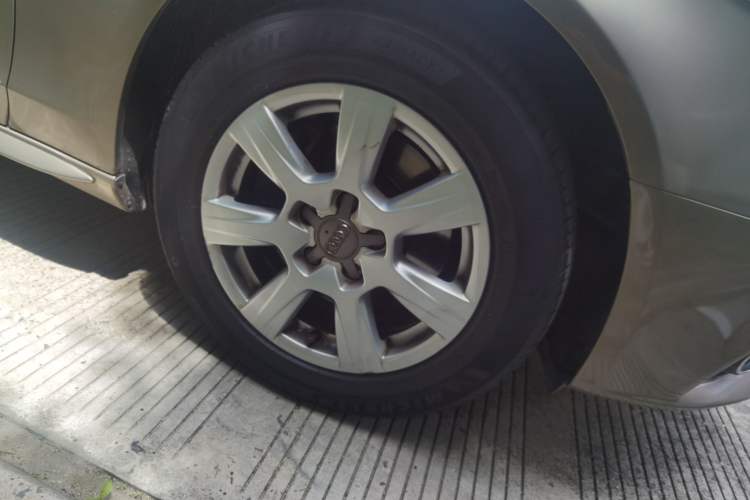 Used Audi A4L 2011 2.0 TFSI Comfort Model Right Front Wheel Hub
