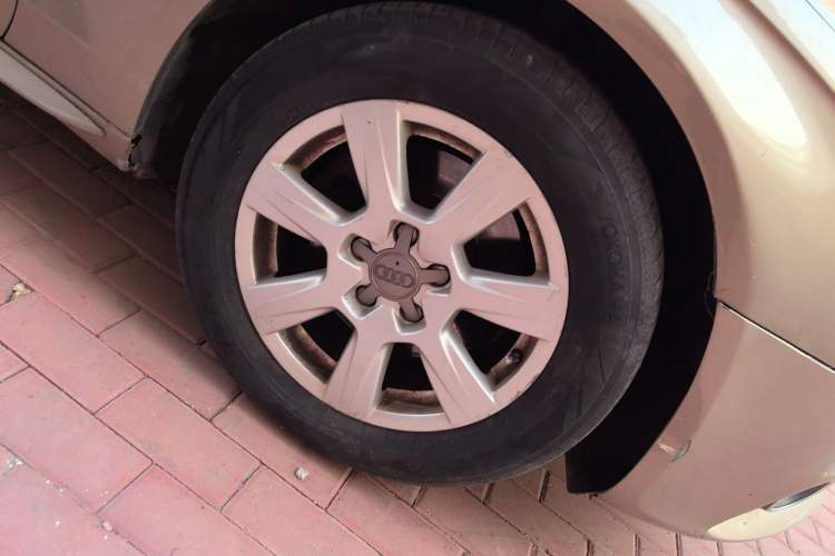 Used Audi A4L 2011 2.0 TFSI Standard Model Right Front Wheel Hub