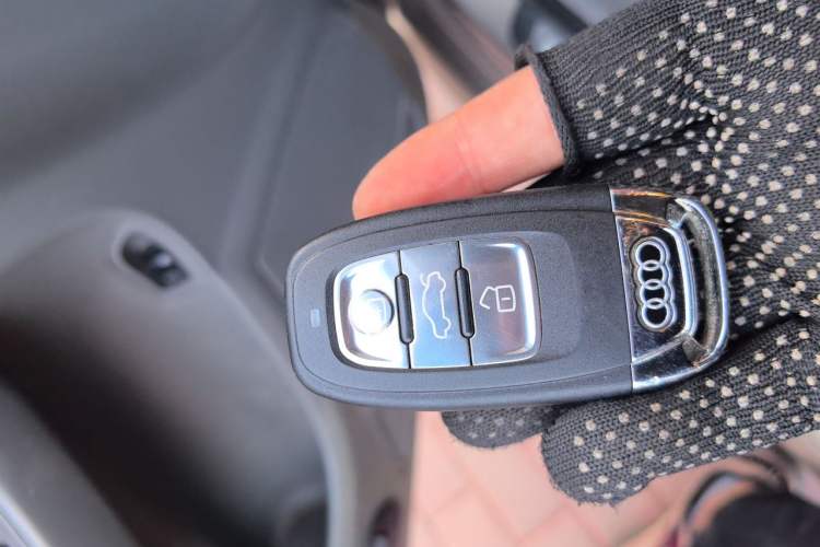 Used Audi A4L 2011 2.0 TFSI Standard Model Vehicle Key