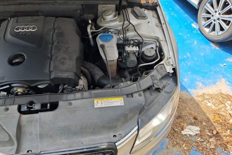 Used Audi A4L 2011 2.0 TFSI Technology Edition Engine Bay Left