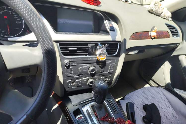 Used Audi A4L 2011 2.0 TFSI Comfort Model Audio And AC Panel