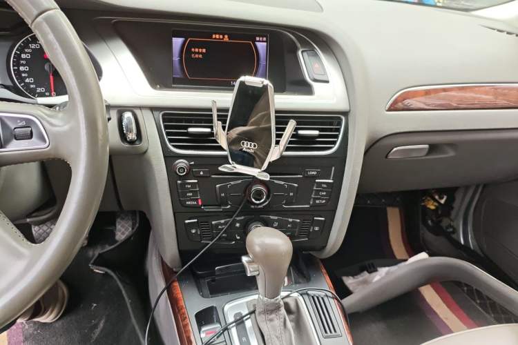 Used Audi A4L 2011 2.0 TFSI Comfort Model Audio And AC Panel