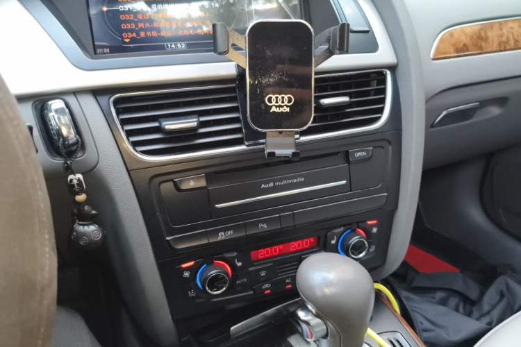 Used Audi A4L 2011 2.0 TFSI Technology Edition Audio And AC Panel