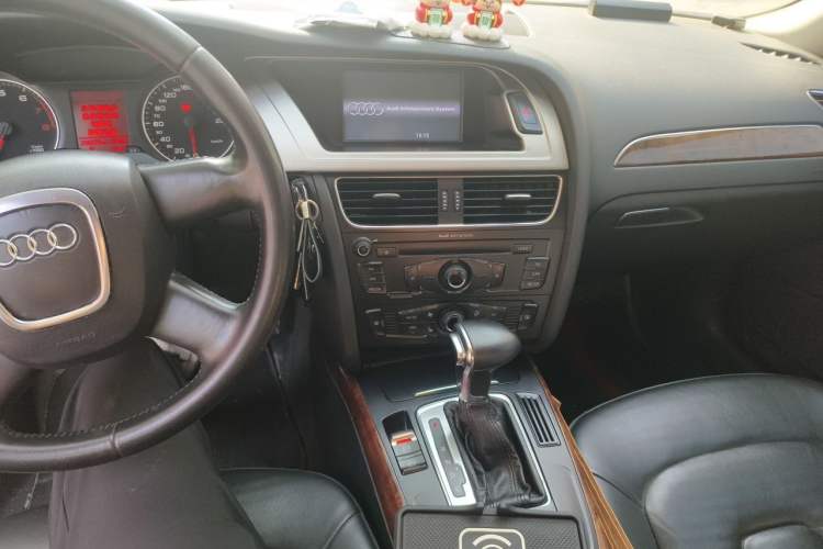 Used Audi A4L 2011 2.0 TFSI Comfort Model Audio And AC Panel