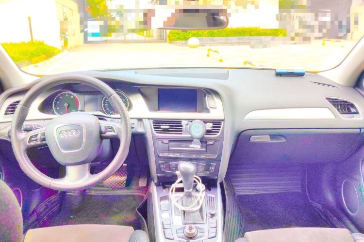 Used Audi A4L 2011 2.0 TFSI Sport Edition Center Console