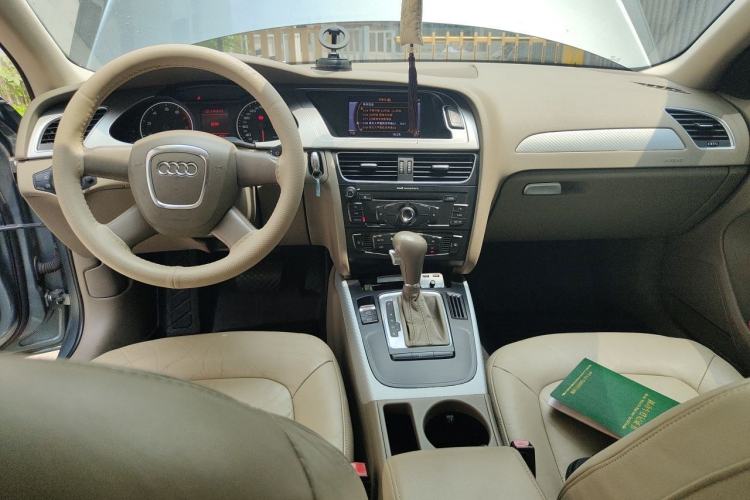 Used Audi A4L 2011 2.0 TFSI Comfort Model Center Console