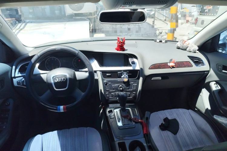 Used Audi A4L 2011 2.0 TFSI Comfort Model Center Console