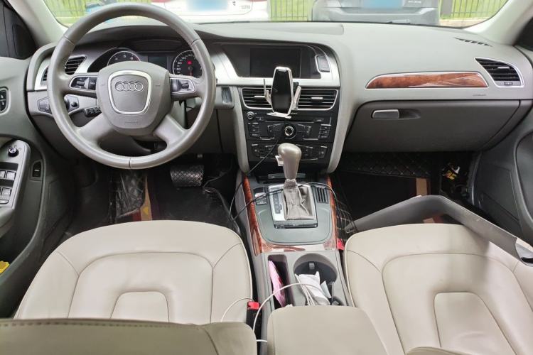 Used Audi A4L 2011 2.0 TFSI Comfort Model Center Console