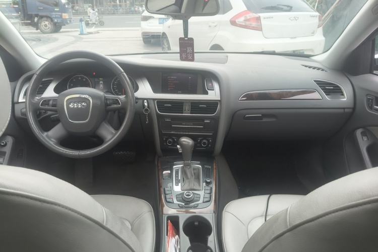 Used Audi A4L 2011 2.0 TFSI Technology Edition Center Console