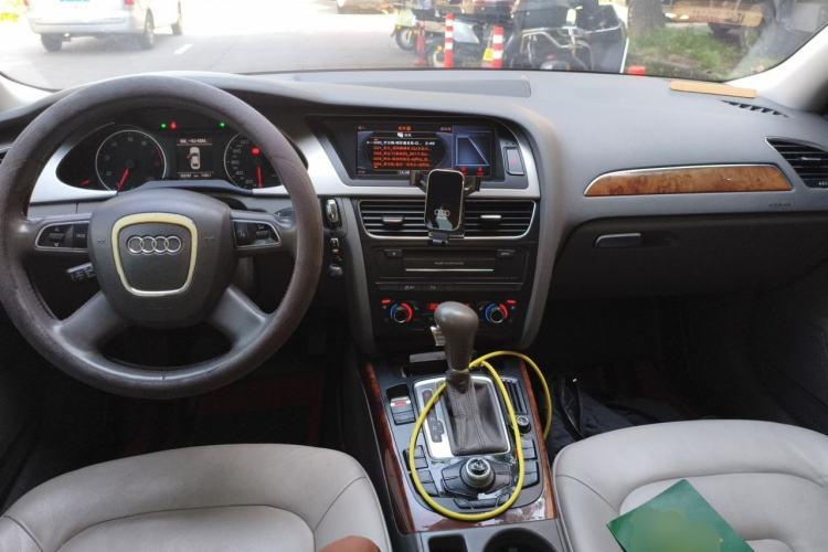 Used Audi A4L 2011 2.0 TFSI Technology Edition Center Console