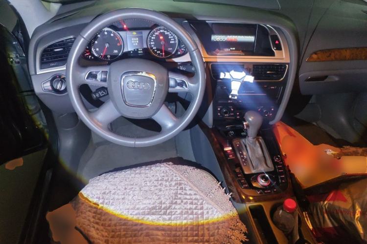 Used Audi A4L 2011 2.0 TFSI Technology Edition Center Console