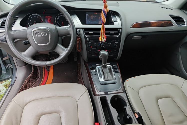 Used Audi A4L 2011 2.0 TFSI Comfort Model Center Console