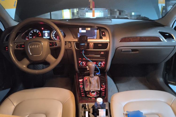 Used Audi A4L 2011 2.0 TFSI Luxury Model Center Console