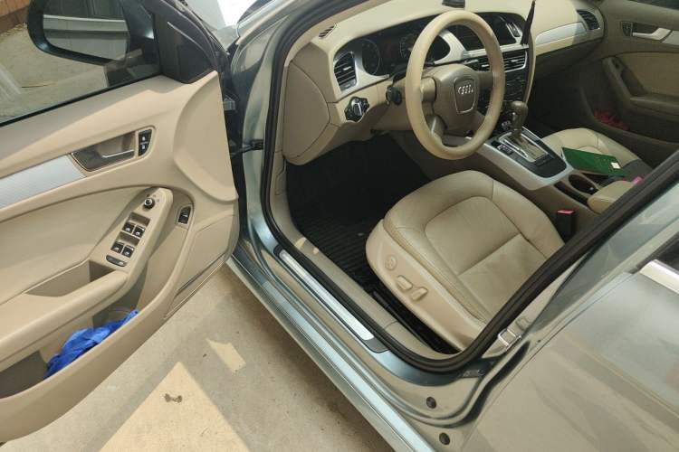 Used Audi A4L 2011 2.0 TFSI Comfort Model Driver Seat