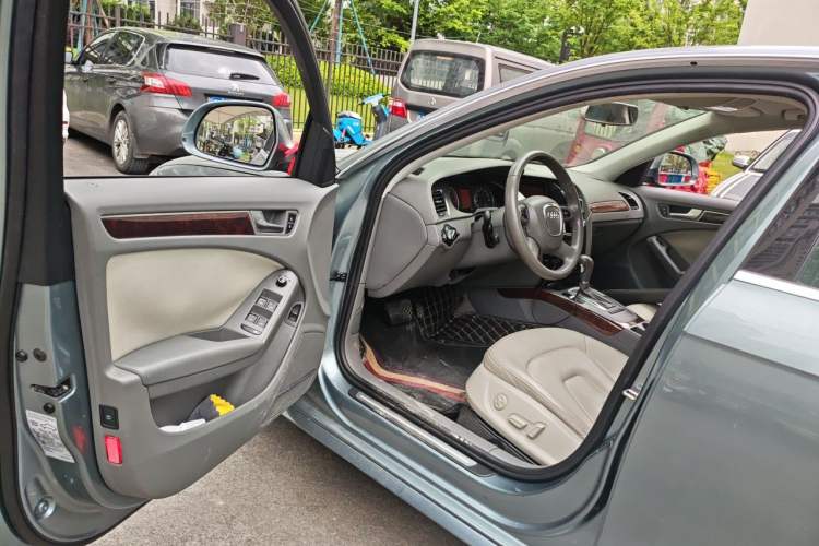 Used Audi A4L 2011 2.0 TFSI Comfort Model Driver Seat