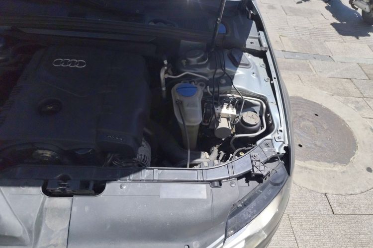 Used Audi A4L 2011 2.0 TFSI Comfort Model Engine Bay Left