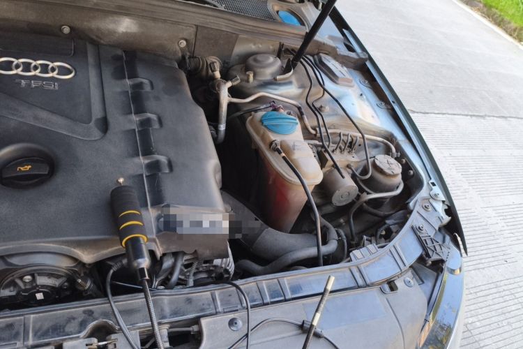 Used Audi A4L 2011 2.0 TFSI Technology Edition Engine Bay Left