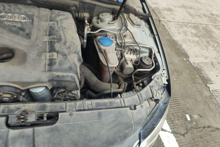 Used Audi A4L 2011 2.0 TFSI Comfort Model Engine Bay Left