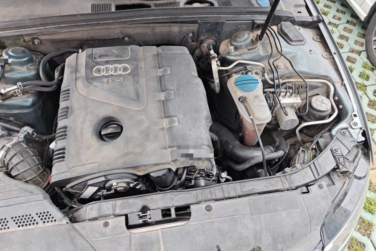 Used Audi A4L 2011 2.0 TFSI Comfort Model Engine Bay Left