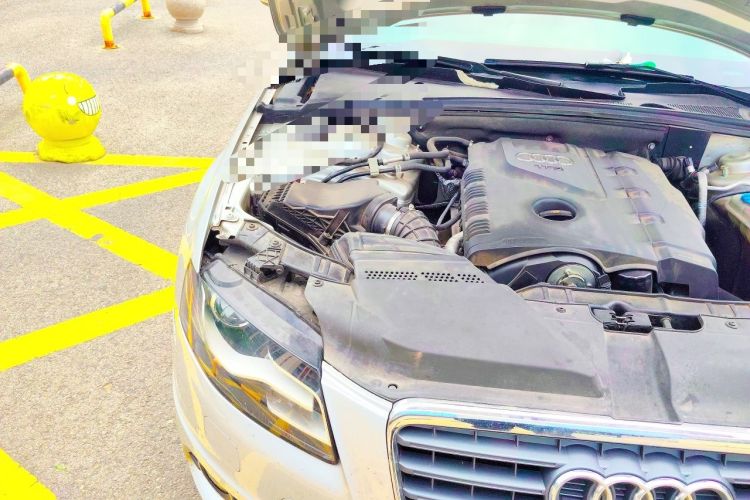 Used Audi A4L 2011 2.0 TFSI Sport Edition Engine Bay Right