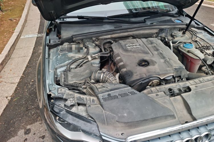 Used Audi A4L 2011 2.0 TFSI Comfort Model Engine Bay Right