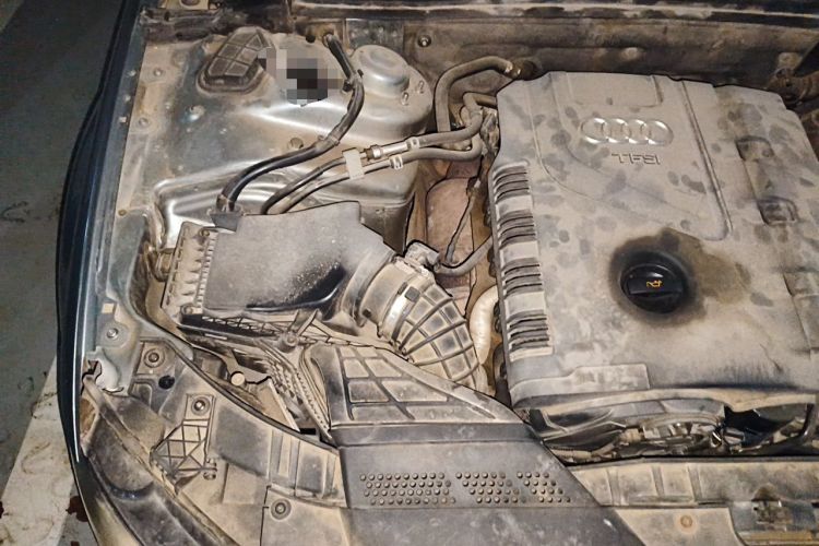Used Audi A4L 2011 2.0 TFSI Standard Model Engine Bay Right