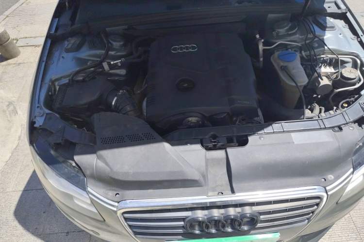 Used Audi A4L 2011 2.0 TFSI Comfort Model Engine Bay Right