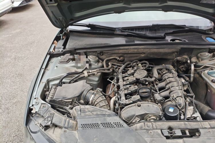 Used Audi A4L 2011 2.0 TFSI Comfort Model Engine Bay Right