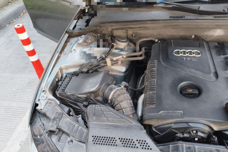 Used Audi A4L 2011 2.0 TFSI Technology Edition Engine Bay Right