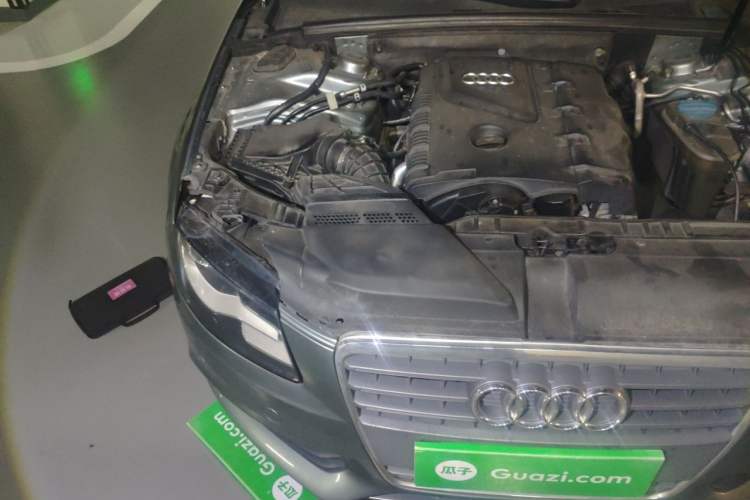 Used Audi A4L 2011 2.0 TFSI Technology Edition Engine Bay Right
