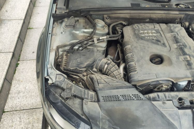 Used Audi A4L 2011 2.0 TFSI Comfort Model Engine Bay Right