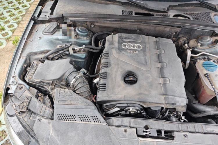 Used Audi A4L 2011 2.0 TFSI Comfort Model Engine Bay Right
