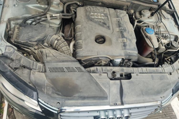 Used Audi A4L 2011 2.0 TFSI Comfort Model Engine Bay